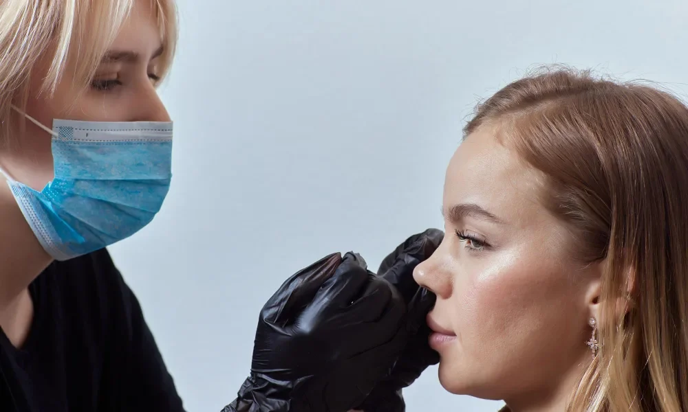 À quel âge réaliser une rhinoplastie ultrasonique